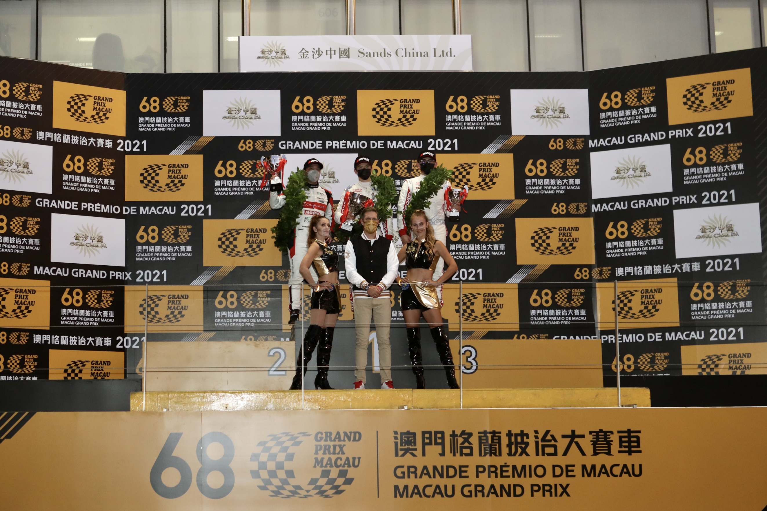 不畏困难，再创奇迹 - 欧阳若曦驾驶第95号赛车在第68届澳门格兰披治大赛车GT杯夺冠(图18)
